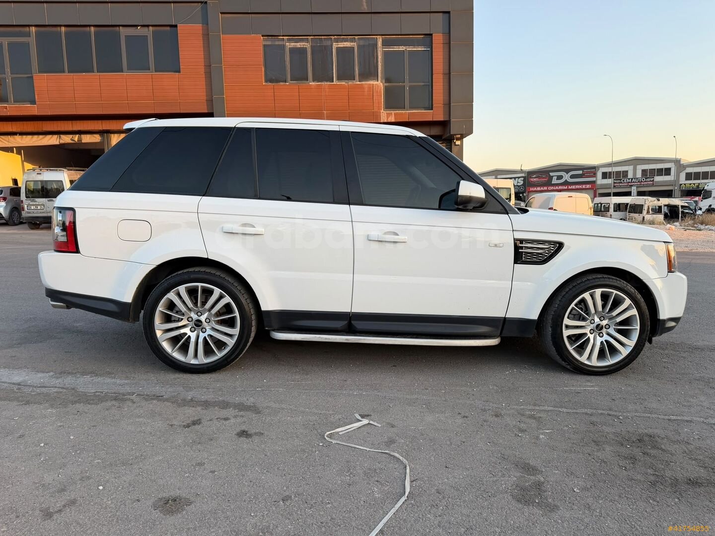 Galeriden Land Rover Range Sport 3.0 SDV6 Premium HSE 2012 Model Gaziantep 145.000 km Beyaz 5