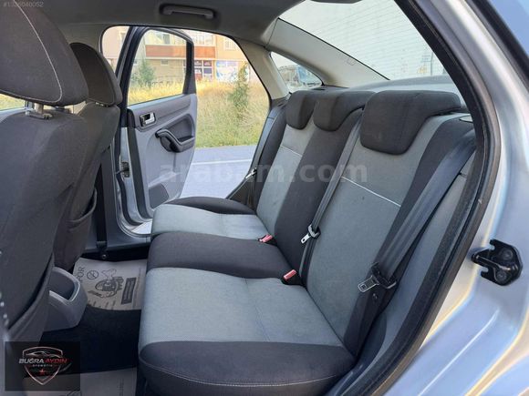 FORD FOCUS 1.6 TREND X