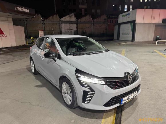 AKGÜL 34 2025 CLİO 1.0 TCE EVOLUTİON GSR-2 BOYASIZ %20 KDV'Lİ
