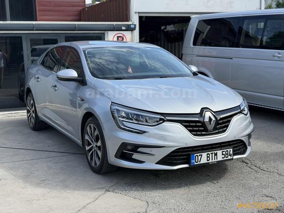 2024 RENAULT MEGANE 1.3 TCE İCON 35 BİN KM BOYASIZ