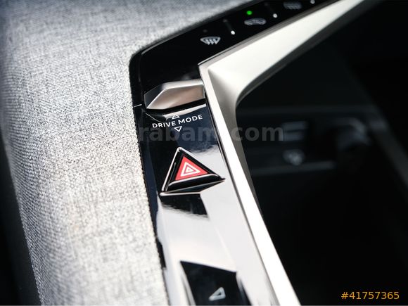 OTOSTORE'DAN 3008 1.2 Hybrid GT e-DCS6 2026