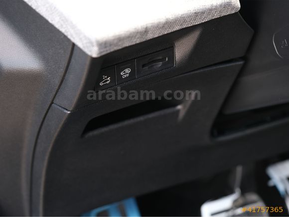 OTOSTORE'DAN 3008 1.2 Hybrid GT e-DCS6 2026