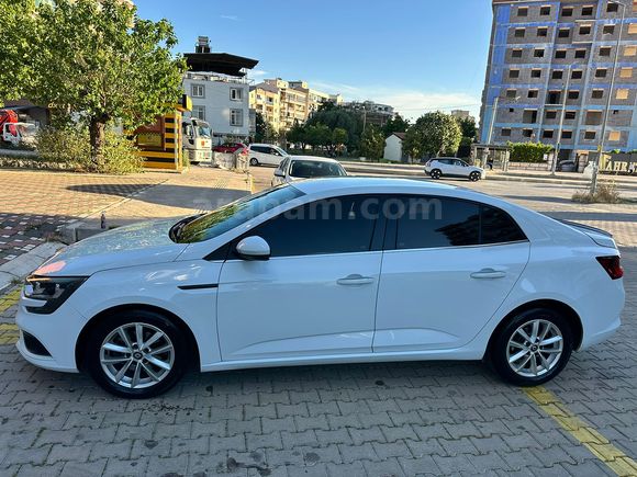 SAHİBİNDEN DEĞİŞENSİZ OTOMOTİK MEGANE 4 