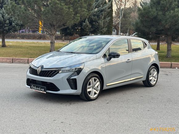 BOYASIZ 2025 RENAULT CLİO 1.0 TCE EVOLUTİN 25000 KM