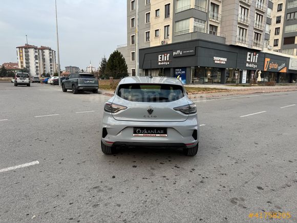 BOYASIZ 2025 RENAULT CLİO 1.0 TCE EVOLUTİN 25000 KM