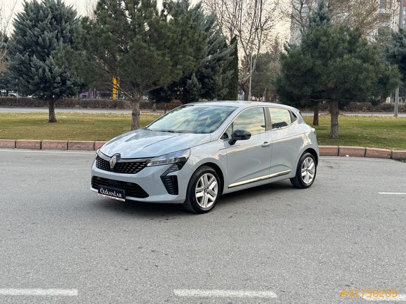 BOYASIZ 2025 RENAULT CLİO 1.0 TCE EVOLUTİN 25000 KM