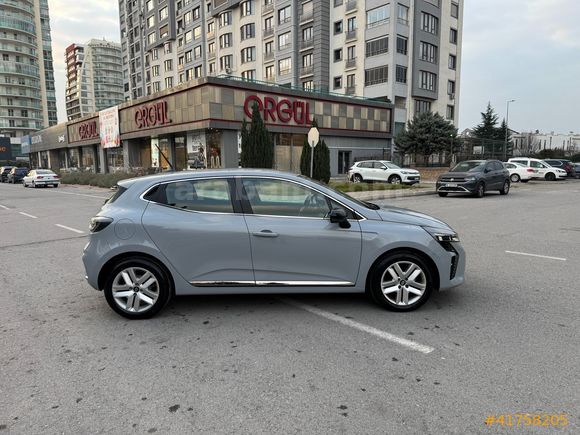 BOYASIZ 2025 RENAULT CLİO 1.0 TCE EVOLUTİN 25000 KM