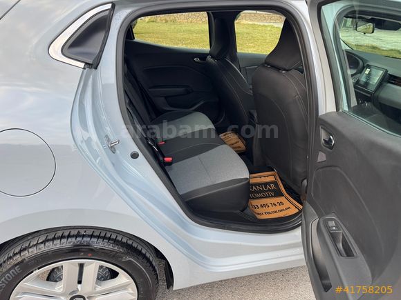 BOYASIZ 2025 RENAULT CLİO 1.0 TCE EVOLUTİN 25000 KM