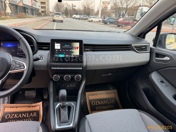 BOYASIZ 2025 RENAULT CLİO 1.0 TCE EVOLUTİN 25000 KM