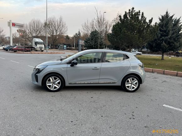 BOYASIZ 2025 RENAULT CLİO 1.0 TCE EVOLUTİN 25000 KM