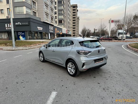 BOYASIZ 2025 RENAULT CLİO 1.0 TCE EVOLUTİN 25000 KM