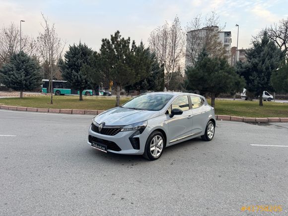 BOYASIZ 2025 RENAULT CLİO 1.0 TCE EVOLUTİN 25000 KM