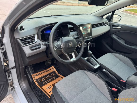 BOYASIZ 2025 RENAULT CLİO 1.0 TCE EVOLUTİN 25000 KM