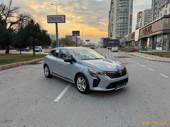 BOYASIZ 2025 RENAULT CLİO 1.0 TCE EVOLUTİN 25000 KM