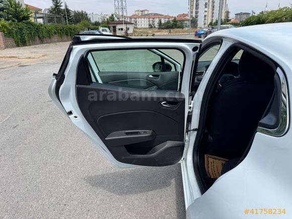 BOYASIZ 2025 RENAULT CLİO 1.0 TCE EVOLUTİN 6000 KM