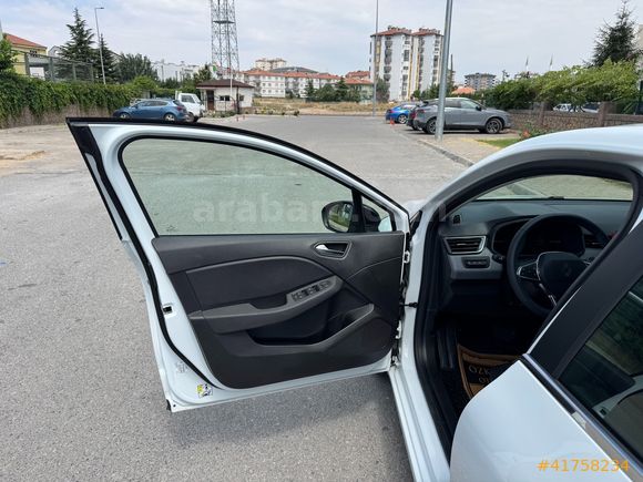 BOYASIZ 2025 RENAULT CLİO 1.0 TCE EVOLUTİN 6000 KM