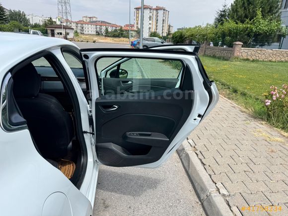 BOYASIZ 2025 RENAULT CLİO 1.0 TCE EVOLUTİN 6000 KM