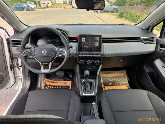 BOYASIZ 2025 RENAULT CLİO 1.0 TCE EVOLUTİN 6000 KM