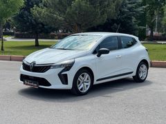 BOYASIZ 2025 RENAULT CLİO 1.0 TCE EVOLUTİN 6000 KM