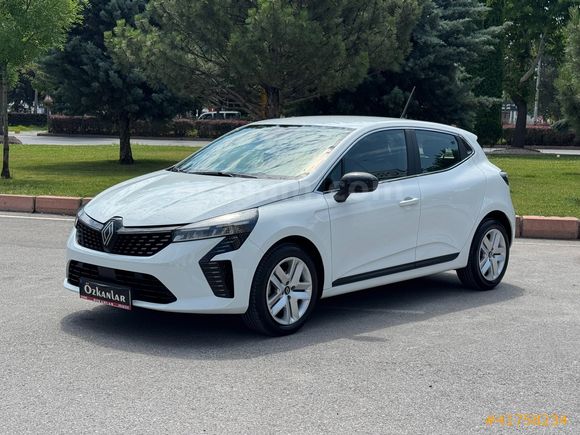 BOYASIZ 2025 RENAULT CLİO 1.0 TCE EVOLUTİN 6000 KM