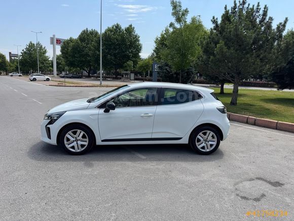 BOYASIZ 2025 RENAULT CLİO 1.0 TCE EVOLUTİN 6000 KM