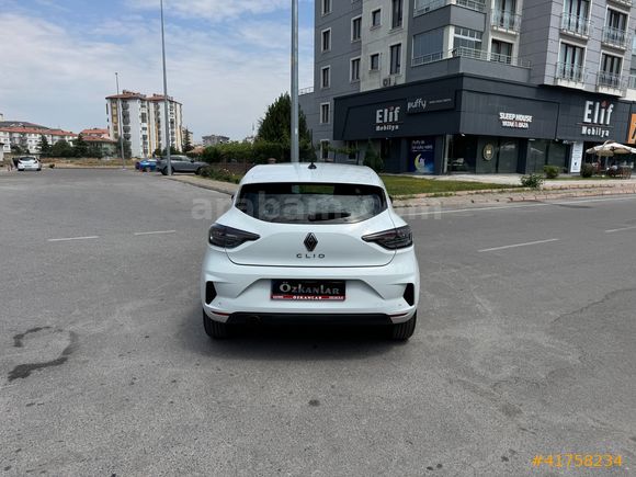 BOYASIZ 2025 RENAULT CLİO 1.0 TCE EVOLUTİN 6000 KM