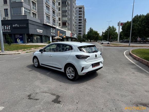 BOYASIZ 2025 RENAULT CLİO 1.0 TCE EVOLUTİN 6000 KM