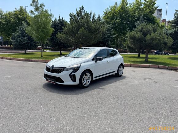 BOYASIZ 2025 RENAULT CLİO 1.0 TCE EVOLUTİN 6000 KM