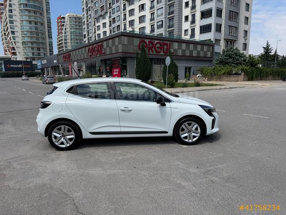 BOYASIZ 2025 RENAULT CLİO 1.0 TCE EVOLUTİN 6000 KM