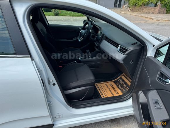 BOYASIZ 2025 RENAULT CLİO 1.0 TCE EVOLUTİN 6000 KM