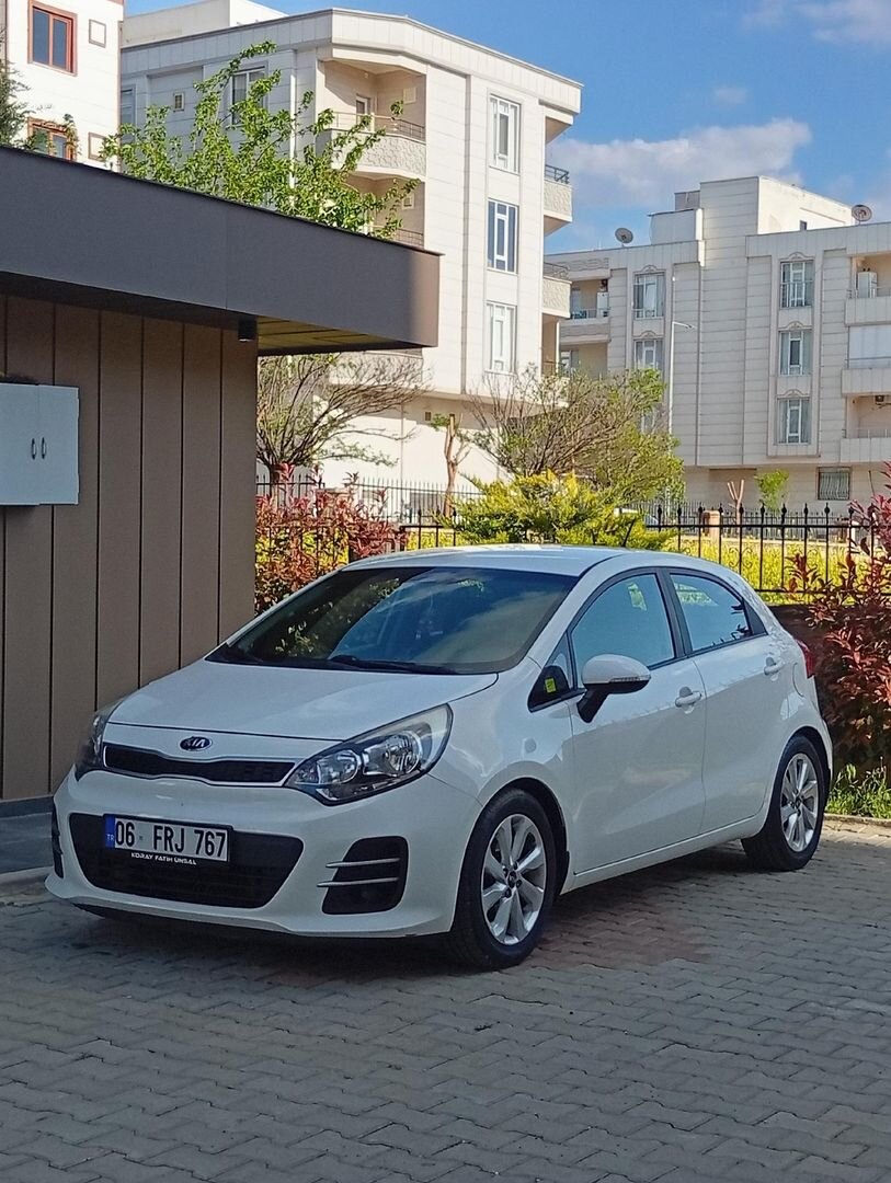 Sahibinden Kia Rio 1.4 CRDi Concept 2016 Model Ankara 88.000 km Beyaz 5
