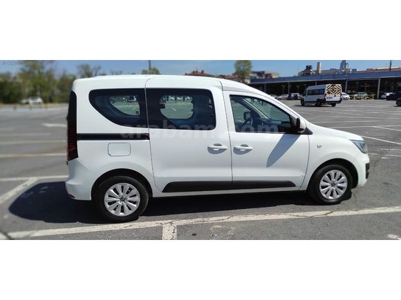 2022 RENAULT EXPRESS