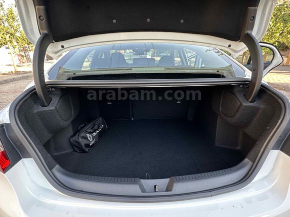 1 EM AUTO`DAN 2025 RENAULT MEGANE 1.3 TCE HATASIZ BOYASIZ 