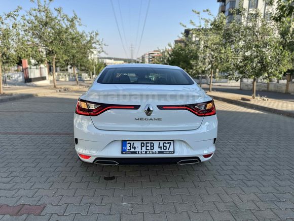 1 EM AUTO`DAN 2025 RENAULT MEGANE 1.3 TCE HATASIZ BOYASIZ 