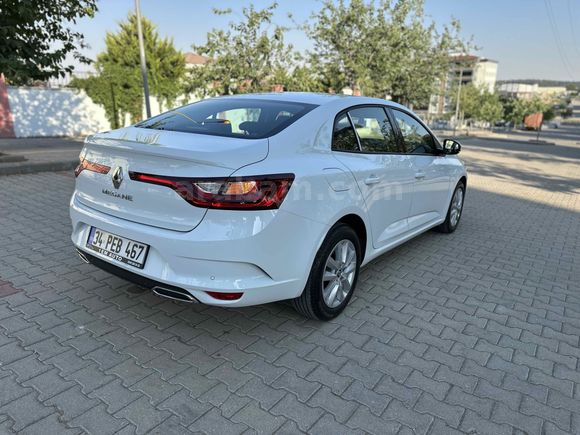 1 EM AUTO`DAN 2025 RENAULT MEGANE 1.3 TCE HATASIZ BOYASIZ 