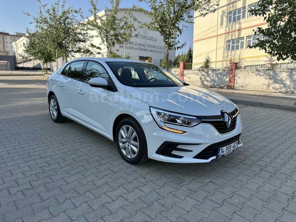 1 EM AUTO`DAN 2025 RENAULT MEGANE 1.3 TCE HATASIZ BOYASIZ 
