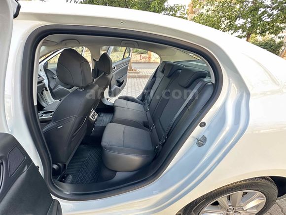 1 EM AUTO`DAN 2025 RENAULT MEGANE 1.3 TCE HATASIZ BOYASIZ 