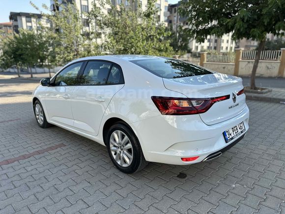 1 EM AUTO`DAN 2025 RENAULT MEGANE 1.3 TCE HATASIZ BOYASIZ 