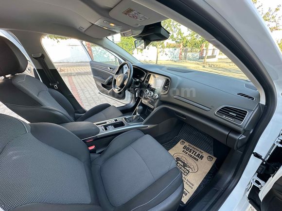 1 EM AUTO`DAN 2025 RENAULT MEGANE 1.3 TCE HATASIZ BOYASIZ 