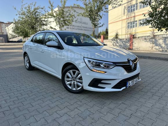 1 EM AUTO`DAN 2025 RENAULT MEGANE 1.3 TCE HATASIZ BOYASIZ 