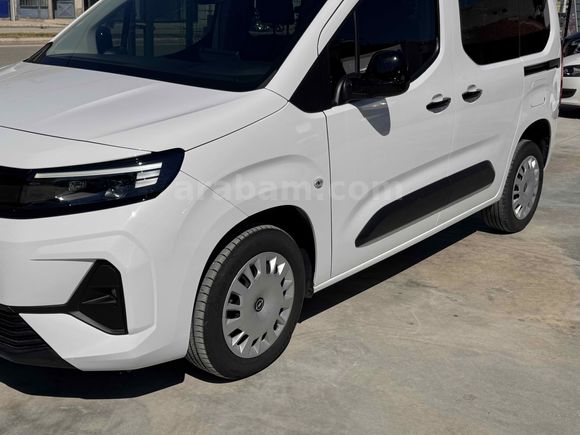 SARAY OTOMOTİV den Opel Combo1.5D130ps Essential 19 000km