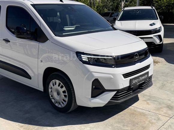 SARAY OTOMOTİV den Opel Combo1.5D130ps Essential 19 000km