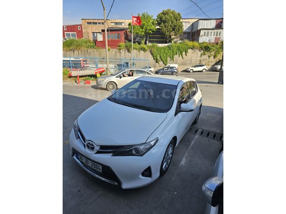 Sahibinden Toyota Auris 1.4 D-4D Active 2013 Model