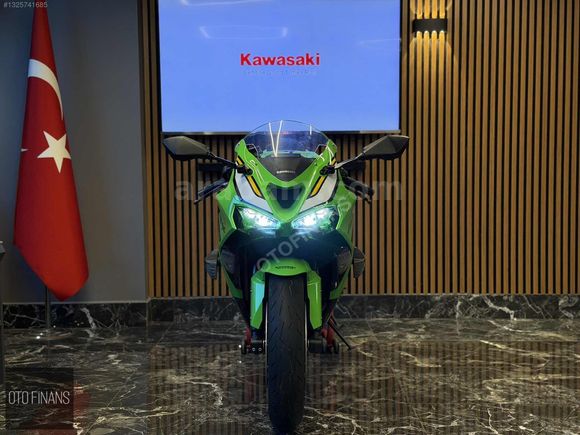 Galeriden Kawasaki Ninja ZX 6R 2025 Model İstanbul 6.400 km Yeşil