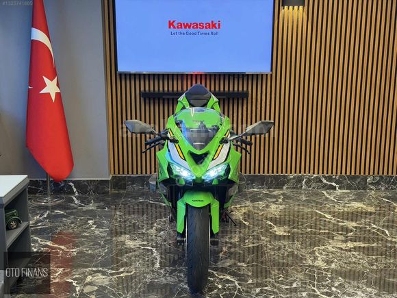 Galeriden Kawasaki Ninja ZX 6R 2025 Model İstanbul 6.400 km Yeşil