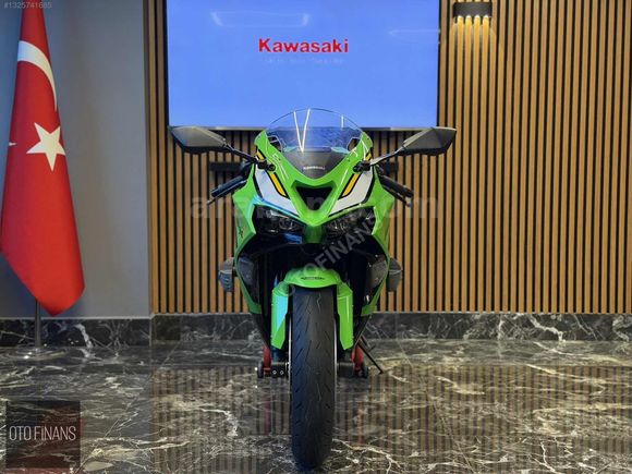 Galeriden Kawasaki Ninja ZX 6R 2025 Model İstanbul 6.400 km Yeşil