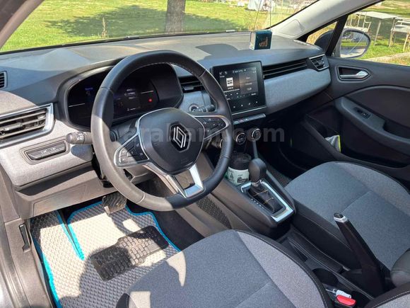 Askeri Personelden Clio 1.0 TCe Evolution 2024 Model  45.xxx km Gri (Gümüş)