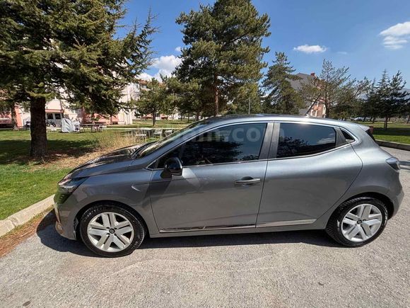 Askeri Personelden Clio 1.0 TCe Evolution 2024 Model  45.xxx km Gri (Gümüş)