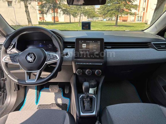 Askeri Personelden Clio 1.0 TCe Evolution 2024 Model  45.xxx km Gri (Gümüş)