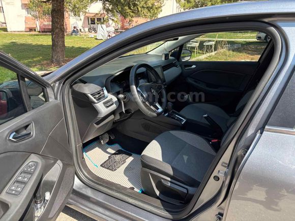Askeri Personelden Clio 1.0 TCe Evolution 2024 Model  45.xxx km Gri (Gümüş)